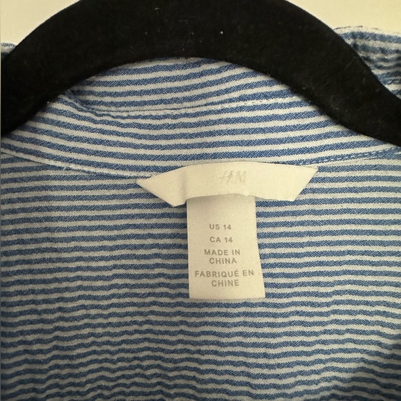 Tie-front Blouse - Picture 3 of 5